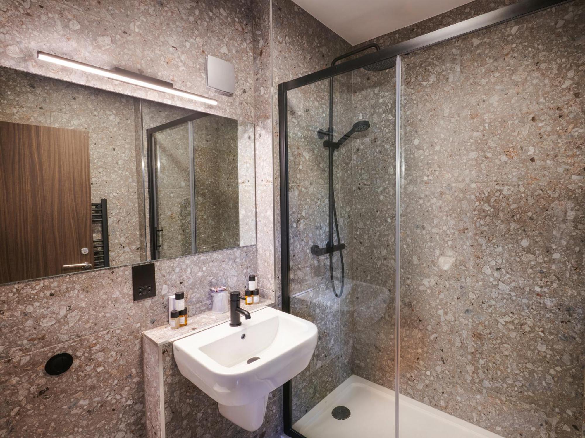 The Royal Toby Hotel Rochdale Zewnętrze zdjęcie
