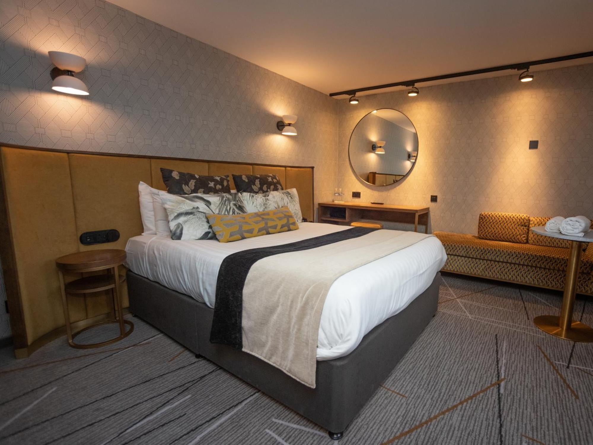 The Royal Toby Hotel Rochdale Zewnętrze zdjęcie