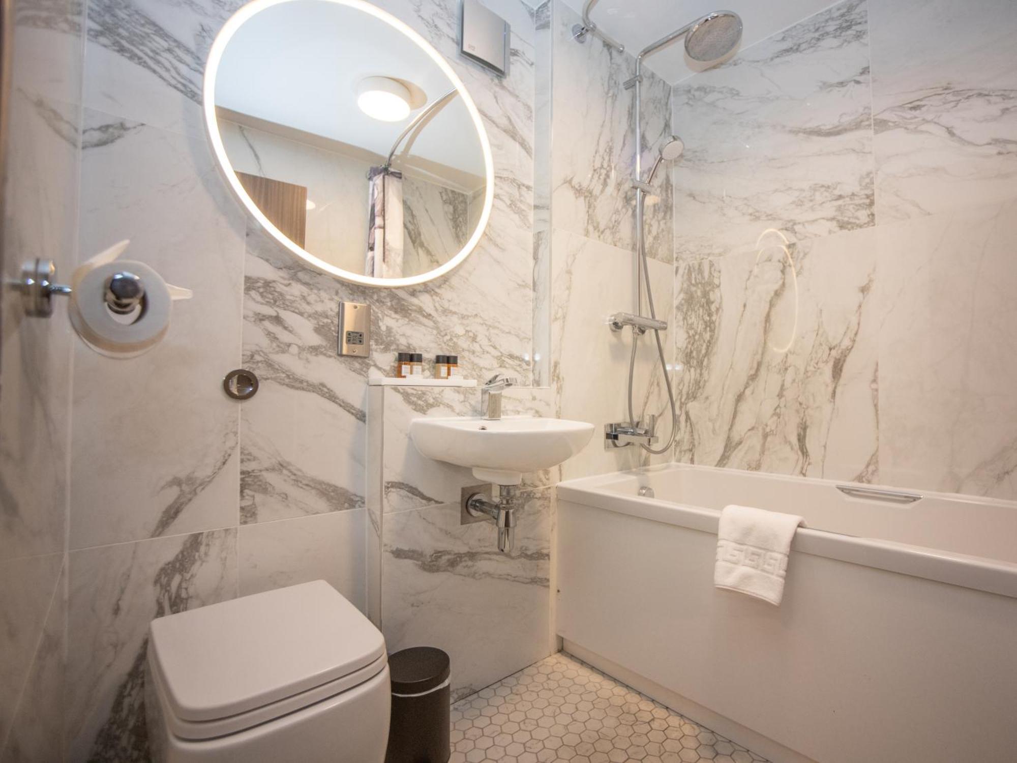 The Royal Toby Hotel Rochdale Zewnętrze zdjęcie