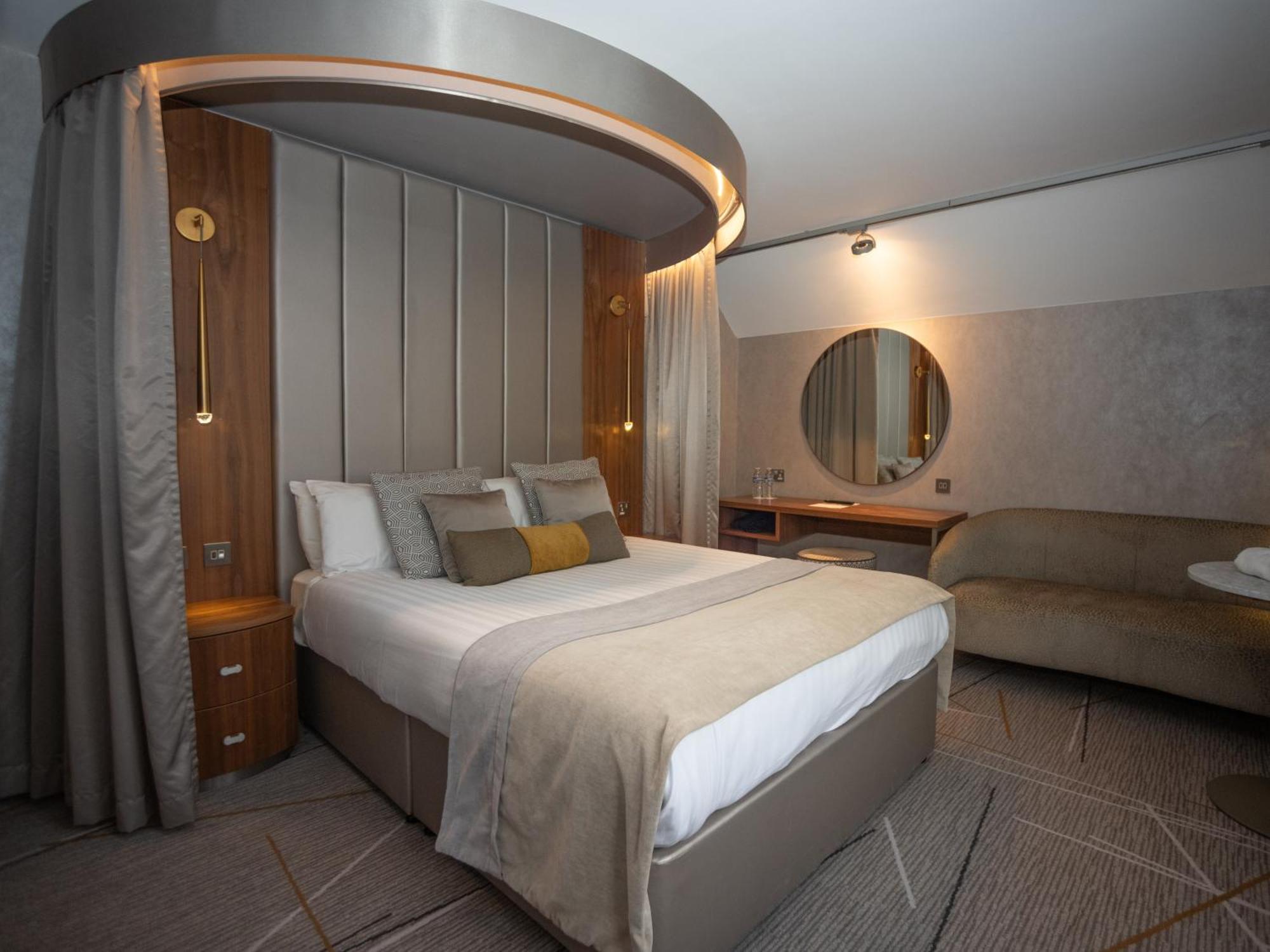 The Royal Toby Hotel Rochdale Zewnętrze zdjęcie