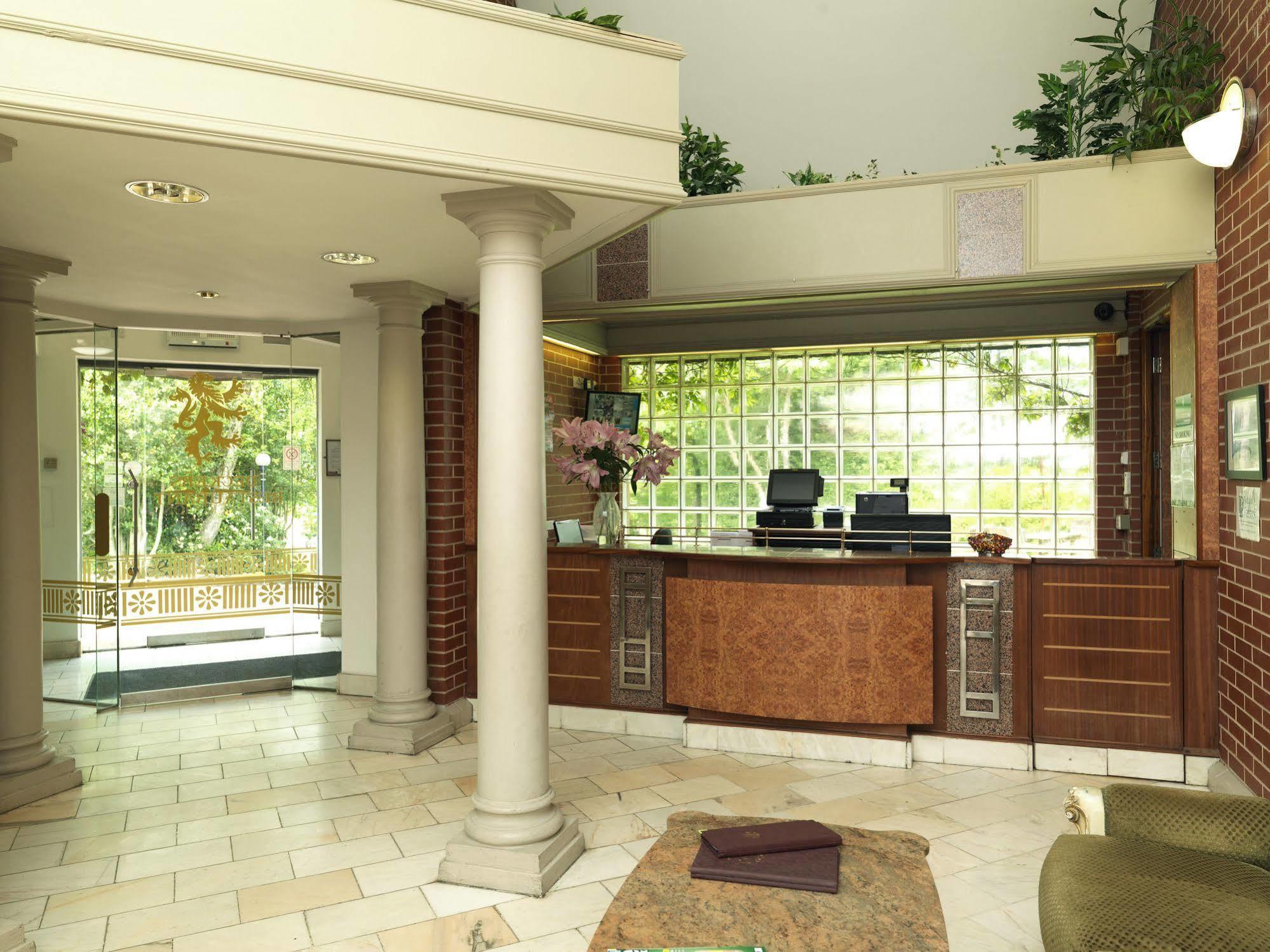 The Royal Toby Hotel Rochdale Zewnętrze zdjęcie